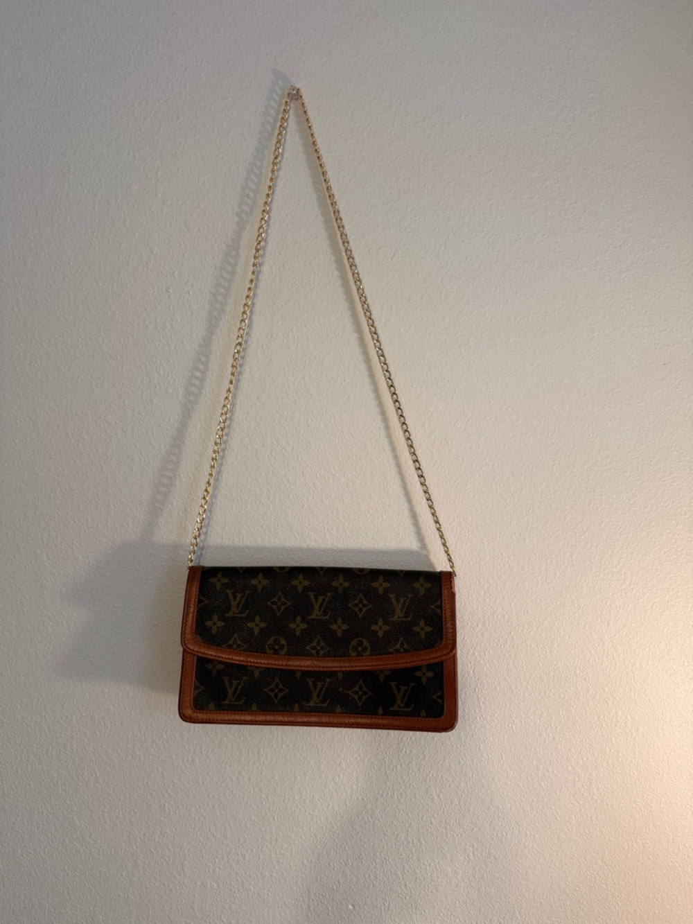 Louis Vuitton Dame Pouchette *authentic*